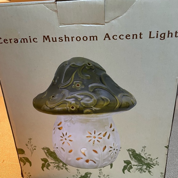 Cracker Barrel Mushroom Accent Light, 9” Tall, Green & White, Mushroom Decor - Picture 7 of 8